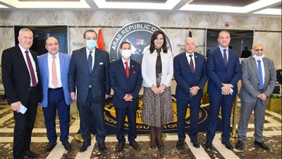 الهجرة: إدراج أسر المصريين العاملين والدارسين بالخارج لوثيقة التأمين