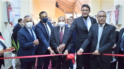 رئيس جامعة بني سويف يفتتح تطوير مدرج بكلية العلوم بالتعاون مع شركة تيتان للأسمنت