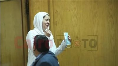 فتاة التيك توك حنين حسام تنهار بالبكاء داخل قفص الاتهام: والله ما عملت حاجة أنا تعبت | فيديو 