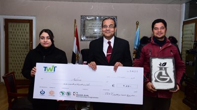 تكريم معيد وباحثة وطالب بـ زراعة سوهاج لنجاحهم في تصنيع مبيد حشري حيوي