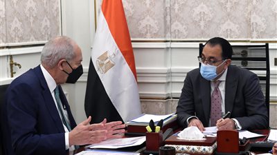 رئيس الوزراء يتابع موقف المشروعات المنفذة والمرافق بـ اقتصادية قناة السويس