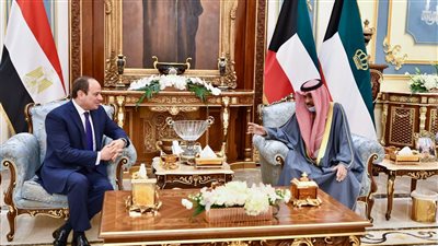 السيسي يلتقي أمير الكويت في قصر بيان