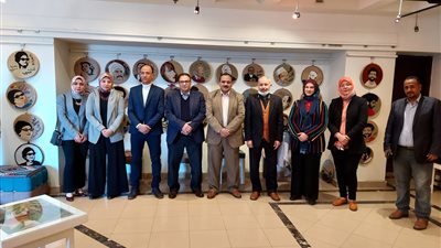 يضم 300 لوحة فنية متنوعة من أعمال الطلاب.. افتتاح معرض منتجات نسجية بجامعة بنها| صور