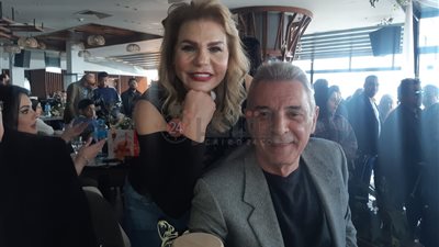 ميرفت أمين ودنيا سمير غانم ومحمود حميدة يحتفلون مع دنيا عبد العزيز بعقد قرانها 