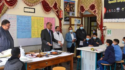 وكيل تعليم بورسعيد يحث الطلاب على الانتظام وعدم الغياب والاجتهاد في تحصيل العلم | صور