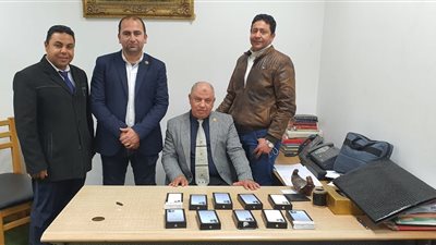 جمارك مطار برج العرب الدولي تضبط محاولة تهريب عدد من الهواتف المحمولة