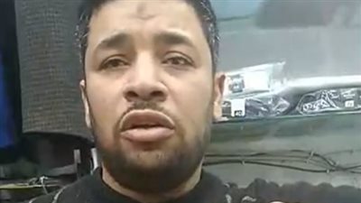 انتحر بعد عودته من زيارة أهله.. حلاق يذبح نفسه بفيصل | فيديو