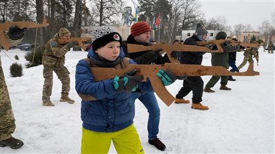 البرلمان الأوكراني يوافق على قانون يسمح للمدنيين بحمل الأسلحة للدفاع عن البلاد