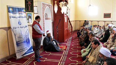 لقاءات توعوية لرواد المساجد بمشروعات مياه الشرب في سوهاج | صور