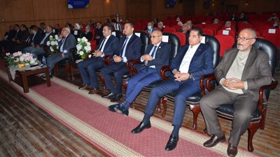 محافظ بورسعيد يعقد مؤتمرا موسعًا مع أعضاء لجنة الطاقة والبيئة بمجلس النواب