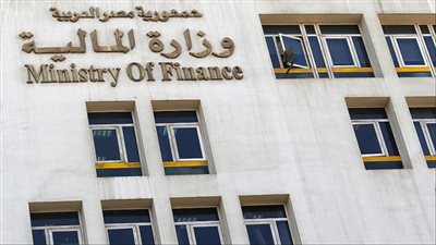 وزارة المالية تبيع أذون خزانة بـ 554 مليون دولار بعائد سنوي 5.1% 