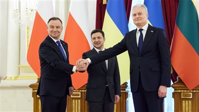 الرئيس الأوكراني يشيد بقرار ألمانيا تعليق خط الغاز الروسي نورد ستريم 2