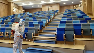 رئيس جامعة المنصورة الجديدة يتابع تنفيذ الإجراءات الاحترازية مع بدء الدراسة | صور