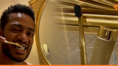 بعد فيديو محمد رمضان.. أخصائية نفسية: استخدام الذهب بكثرة أحد ملامح تعويض النقص