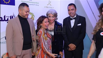 سوسن بدر تهدي تكريمها في مهرجان أسوان إلى روح نور الشريف والمخرجة إنعام محمد علي