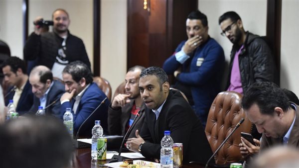 الكاتب الصحفي محمود