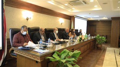 محافظ الجيزة يوجه رؤساء الأحياء بإزالة التعديات على الأراضي الزراعية