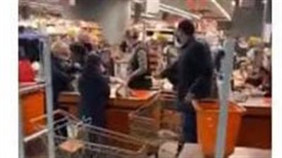 الشعب الأوكراني يسارع لـ شراء المستلزمات الأساسية خوفًا من الاعتداء الروسي على البلاد