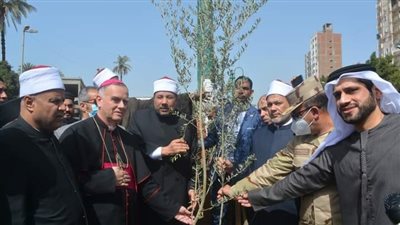 غرس شجرة السلام للإخوة الإنسانية خلال الاحتفال باليوم الدولي للأخوة بجامعة أزهر أسيوط