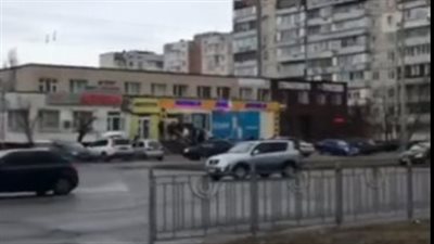 مصري في أوكرانيا يروي تفاصيل الساعات الأولى من القصف الروسي | بث مباشر