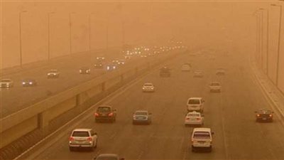 لقائدي السيارات والدراجات النارية.. معلومات هامة عند القيادة تحت العاصفة الترابية 