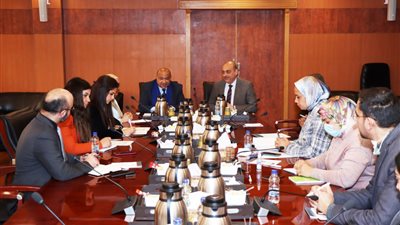 الحكومة تناقش دمج السجل الصناعي والتجاري في منشأة واحدة لخدمة خطط الاقتصاد القومي