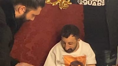 بعد تناول الأطعمة المصرية.. كوكسال بابا وكريس المصري يتسامران في أحد مطاعم القاهرة | بث مباشر