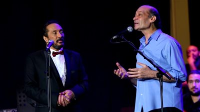 علي الحجار عن شقيقه: اتظلم في الدنيا.. والتيارات الإسلامية شوشت أفكاره وأقنعته بحرمانية الغناء