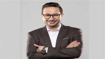 شهادات مساعدي طبيب الكركمين أحمد أبو النصر: يملك 5 شركات وطرح 117 بروتوكول علاج أحدها بـ100 ألف جنيه 