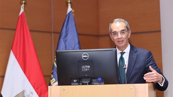 الدكتور عمرو طلعت