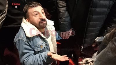 تزاحم شديد على كوكسال بابا خلال تواجده بأحد المطاعم في الشيخ زايد | بث مباشر