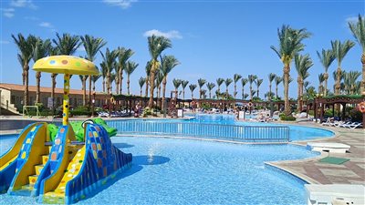 السياح الأوكران بالغردقة: نشعر بمودة المصريين |فيديو