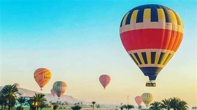 تحليق 25 رحلة بالون طائر تقل 700 سائح في الأقصر