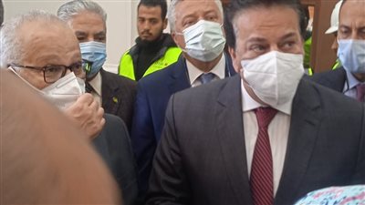 وزير التعليم العالي في زيارة لجامعة القاهرة لتفقد سير العملية التعليمية