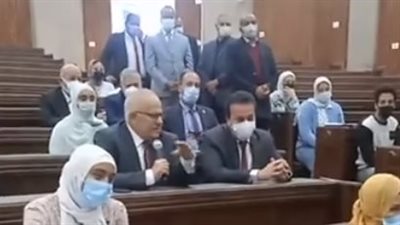 وزير التعليم العالي يتابع انتظام الترم الثاني في مدرجات جامعة القاهرة | بث مباشر