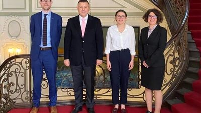 رئيس جامعة عين شمس يلتقي مع تحالف الجامعات البريطانية المشاركة في قمة جلاسجو للمناخ Cop26