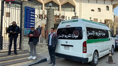 وصول جثمان الكاتب الصحفي محمود الكردوسي إلى مسجد آل رشدان | فيديو وصور 