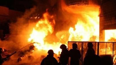 تفاصيل نشوب حريق بمحل ألعاب نارية في كوم أمبو واشتعال النيران بأسطح 5 عقارات | بث مباشر