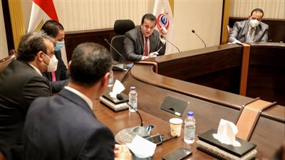 خالد عبد الغفار يجتمع بخريجي البرنامج الرئاسي التنفيذيين لبحث سبل تحقيق أقصى استفادة من خبراتهم