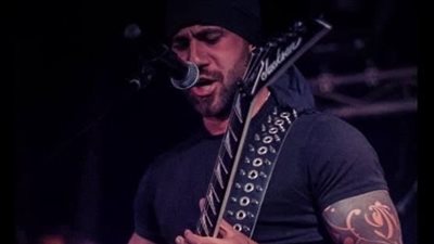 التحقيقات: لا شبهة جنائية في وفاة عازف لبناني شهير بالقاهرة والتصريح بدفن الجثمان| صور