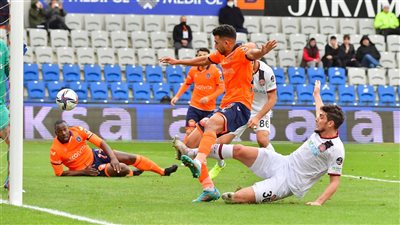 تريزيجيه يسجل الهدف الأول لـ باشاك شهير في شباك فاتح كاراجومروك بالدوري التركي