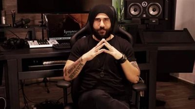 تفاصيل العثور على جثمان فنان لبناني داخل شقته بالشيخ زايد | فيديو