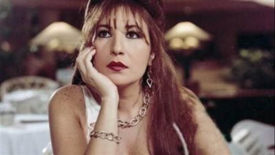 وصول جثمان جالا فهمي إلى مسجد مصطفى محمود استعدادًا لصلاة الجنازة عليه |فيديو