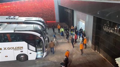 وصول لاعبي الأهلي وصن داونز إلى استاد القاهرة | صور