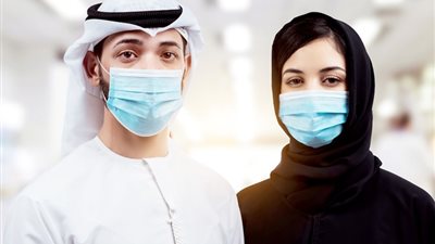 الإمارات تلغي ارتداء الكمامات في المناطق المفتوحة مع تراجع إصابات كورونا