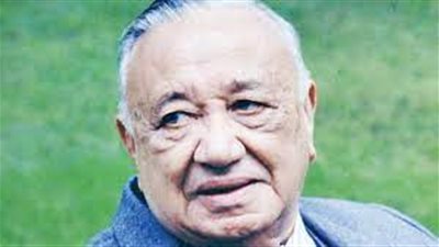 أول وزير للثقافة في مصر وتُوّج بميدالية اليونسكو الذهبية.. ذكرى وفاة الأديب ثروت عكاشة