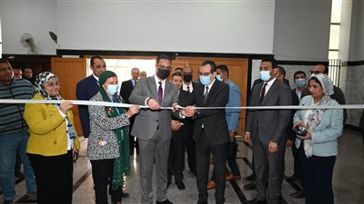 محافظ الفيوم ورئيس الجامعة يفتتحان معرض الحرف التراثية الخاصة بالمرأة | صور