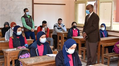 وكيل تعليم بورسعيد يشهد رقمنة مكتبة مدرسة 6 أكتوبر الثانوية للبنات | صور