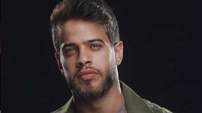 أدهم النابلسي يحذف جميع أغانيه من على يوتيوب ويسجل القرآن الكريم بصوته | صور