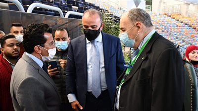 وزير الرياضة يتابع اليوم الختامي لمنافسات كأس العالم لسلاح الشيش